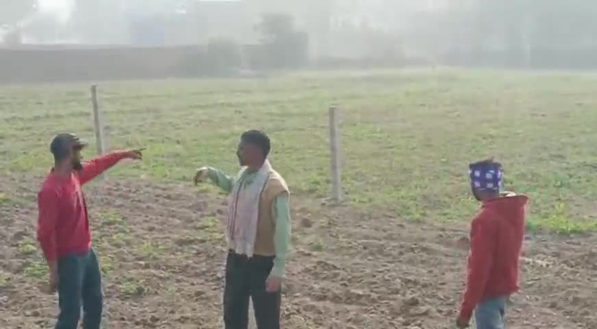बुलंदशहर: वलीपुरा निवासी किसान ने प्रॉपर्टी डीलर पर जमीन पर कब्जा करने का लगाया आरोप