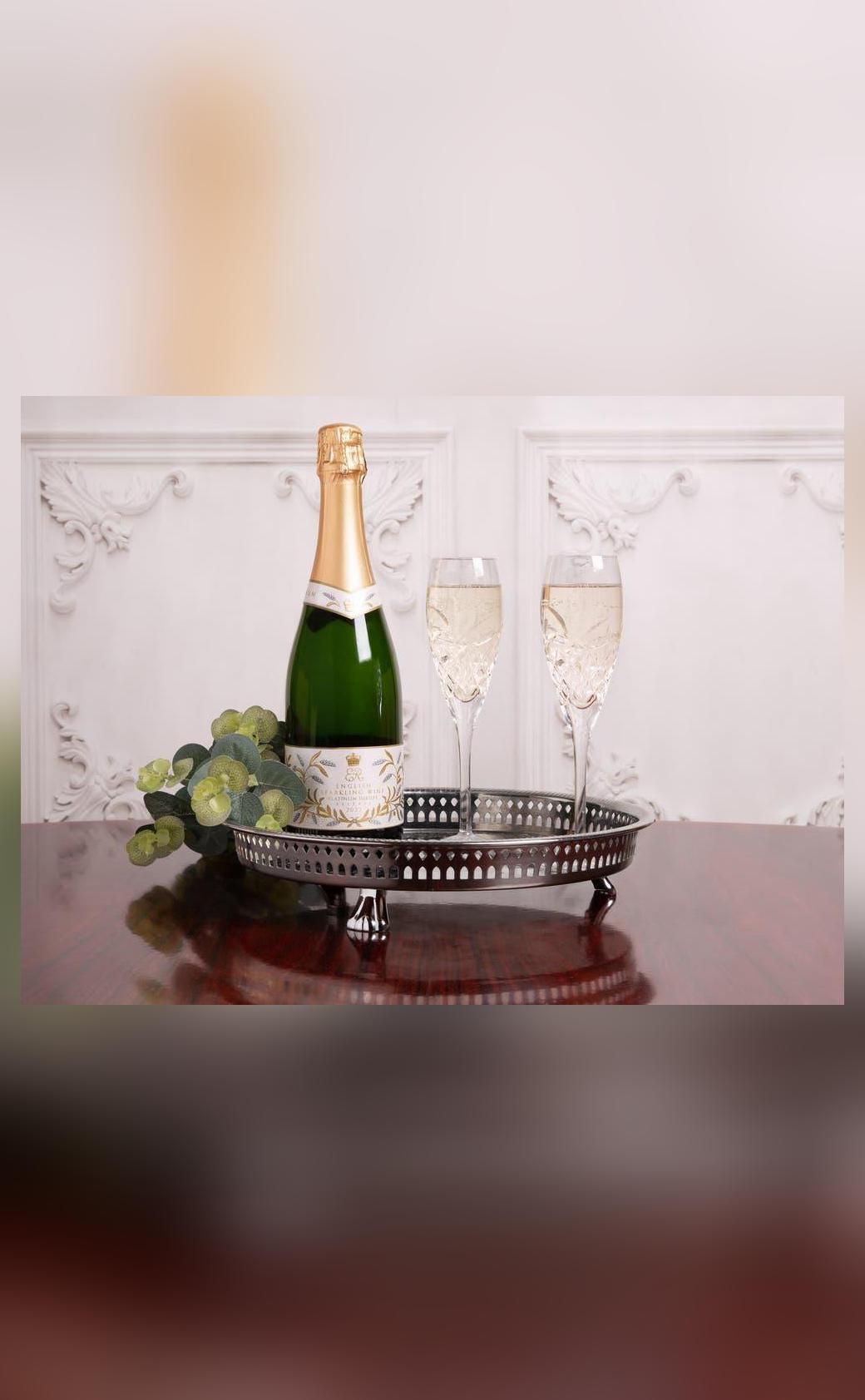 Buckingham Palace sparkling wine launched to mark Queen's Platinum